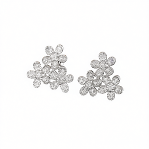 E3334 Orecchini in oro bianco con diamanti, taglio rotondo brillante, colore D naturale, stile classico da donna, gioielleria raffinata - Product Image 1