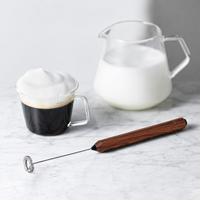 Mousseur à lait manuel en acier inoxydable avec fonctionnement à une touche, alimenté par piles AA, pour les lattes, les cappuccinos et le chocolat chaud