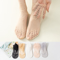 Chaussettes d'été ultra-fines transparentes en dentelle pour femmes, chaussettes courtes en maille florale en soie de verre cristalline, vente en gros