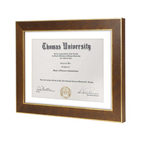 Cadre de diplôme en bois rustique fait main, personnalisable avec logo, pour décoration de bureau et présentation de documents, idéal pour les diplômes et certificats.