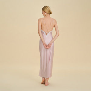 Chemise de nuit en satin pour femme, couleur racine de lotus, sans manches, col en V profond, avec détails en dentelle, pour la maison, l'hôtel et la salle de bain - Product Image 3