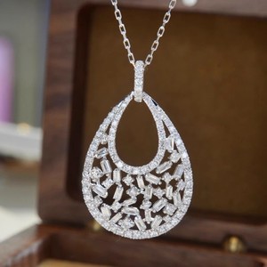 Collana con Ciondolo Geometrico Scintillante per Donne, Gioielli Eleganti e alla Moda - Product Image 2