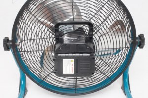 Ventilateur de sol métallique oscillant à 3 vitesses, 12 pouces, avec batterie détachable et recharge solaire, portable pour camping et pique-nique en extérieur - Product Image 3