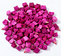Gedroogde rode pitaya-dobbelstenen, magere gezonde knapperige drakenfruitballetjes, bulkverpakking, populaire kant-en-klare fruitsnack