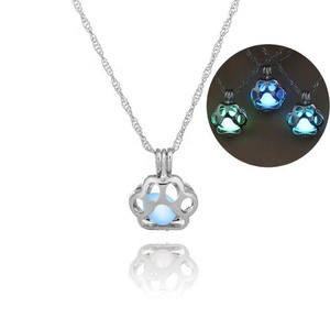 Femmes Bijoux Accessoires Pendentif Chat Mignon Lueur Dans Le Collier Sombre Pour La Vente En Gros - Product Image 1