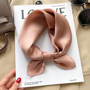 卸売ソリッドカラー女性用シルクサテンショールヒジャーブ大サイズ50*50 Twillスタイル無地女性用シルクスクエアスカーフ - Product Image 4