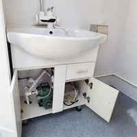Remorque de toilettes mobiles personnalisée avec système de chasse d'eau pour les événements en plein air, les chantiers de construction et l'assainissement public
