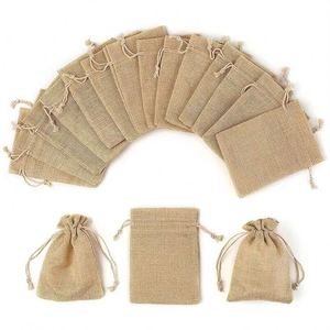 Sacs à dragées en toile de jute et lin avec cordon de serrage pour mariage et fête - Product Image 3