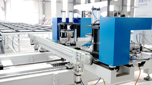 Machine de soudage d'angle CNC en aluminium E-WORLD à 4 têtes, haute précision, pour ligne de production de fenêtres et de portes - Product Image 4