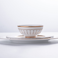 Fabricant de vaisselle haut de gamme pour la restauration fine, assiettes et bols en porcelaine blanche dorée de luxe pour hôtel, ensemble pour restaurant