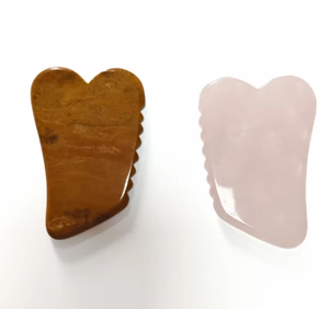 Pierre de gua sha en jade naturel et quartz rose pour le visage - Product Image 1