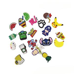 Breloques de chaussures en PVC <span class=keywords><strong>Jibbitz</strong></span> <span class=keywords><strong>pour</strong></span> <span class=keywords><strong>Crocs</strong></span> - Héros d'anime, Pikachu, Stitch, Spiderman, Pins de chaussures sur le thème des fruits et des aliments, Accessoires personnalisés - Product Image 1