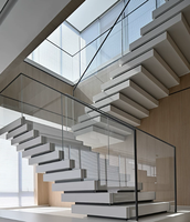 Escalier en pierre frittée empilée avec balustrade en verre, options de couleur entièrement personnalisables