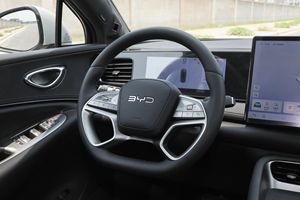 BYD SeaLion 06 EV 2025 – SUV électrique couleur fumée claire, autonomie 601-700 km, fabriqué en Chine, conduite intelligente, disponible à la vente directe - Product Image 3