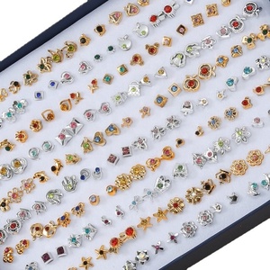 100 Pares <span class=keywords><strong>de</strong></span> Aretes <span class=keywords><strong>de</strong></span> Arcilla Polimérica para Niños <span class=keywords><strong>de</strong></span> Colores Variados, Resistentes a las Alergias, en Caja - Product Image 6