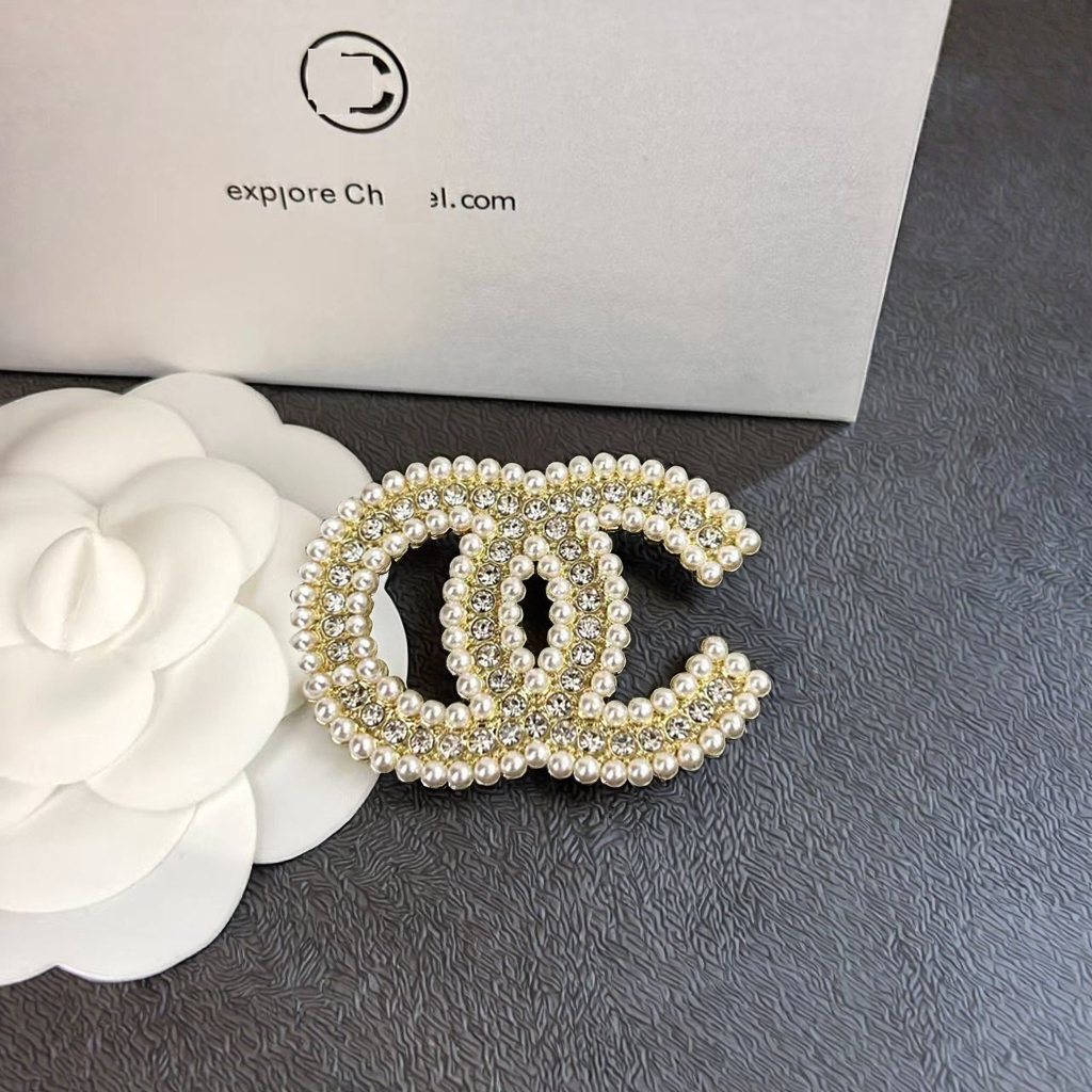 brooches designer louis vuitton