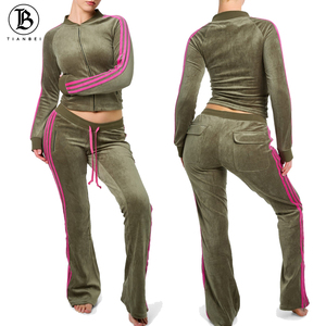 ملابس نسائية ملونة مخصصة عالية الجودة بشعار مطرز غير رسمي مخملي Y2K طقم من قطعتين بدلة رياضية نسائية قطيفة - Product Image 5