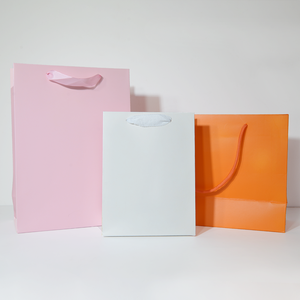 Sacchetti di Carta di Lusso Personalizzati con Stampa, Sacchetti in Carta Artistica con Manici a Nastro, Sacchetti di Carta per Shopping di Lusso - Product Image 4
