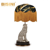 Lampe de table moderne et luxueuse pour salon, avec abat-jour décoratif exquis et support motif guépard haut de gamme