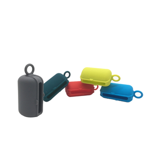 Soporte de silicona para bolsas de caca de Mascota, accesorio personalizado con forma de monedero con gancho de Metal, dispensador de caca de perro, fácil de acoplar a mochila y correa - Product Image 2