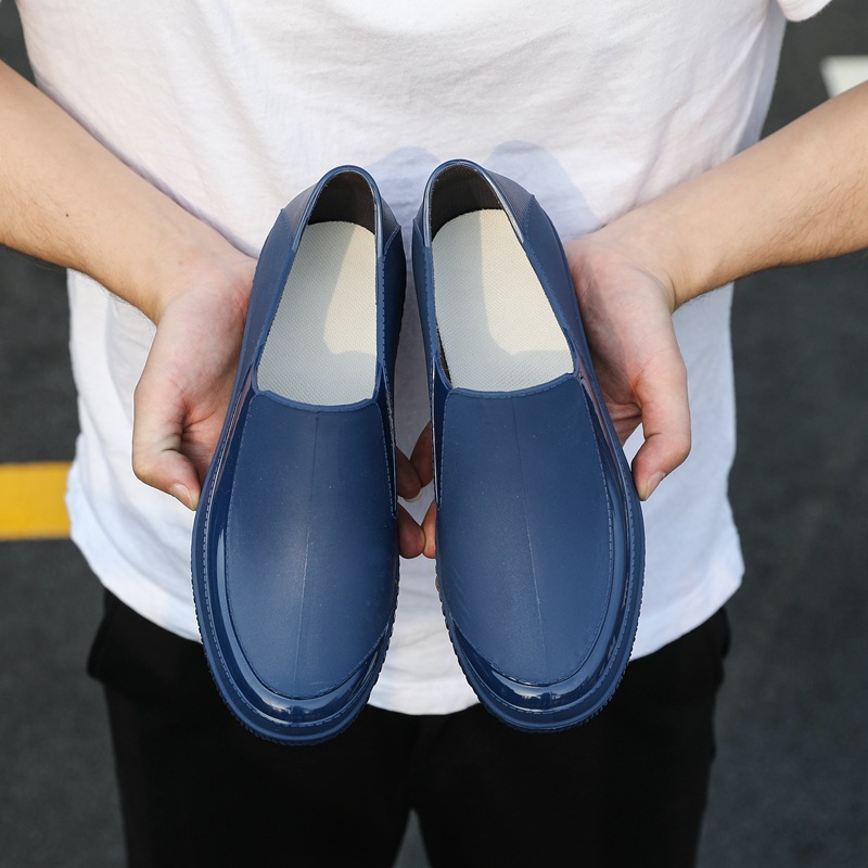 588 chaussures simples bleues-un mètre plus grand