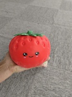 Grande peluche fraise à rebond lent, balle anti-stress à presser, jouet de simulation pour soulager le stress, ornement décoratif pour le jeu ou comme cadeau