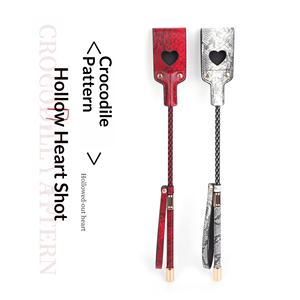 Juguetes sexuales, accesorios SM, azotador de cuero con textura de cocodrilo y corazón hueco, instrumento de azotamiento para parejas, para juegos de coqueteo y broma. - Product Image 1