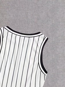 Maillot de basketball personnalisé pour bébé, coupe oversize vintage et carrée, à rayures, en maille, court, pour le jour du match, cadeau, pour les supporters - Product Image 5