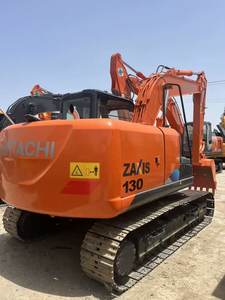 เครื่องยนต์ กล่องเกียร์ และชิ้นส่วนหลักอื่นๆ ของรถขุดฮิตาชิ ZX130 มือสอง รวมถึงมอเตอร์ปั๊ม น้ำหนัก 12 ตัน ความจุบุ้งกี๋ 0.5 ลูกบาศก์เมตร กำลัง 63 กิโลวัตต์ - Product Image 3