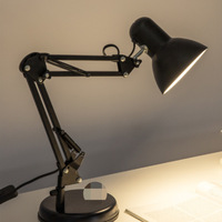 Réglable Blanc Petit Corps De Fer En Métal Lampe De Bureau Contemporain Clip-On Caractéristique Production En Usine Angle De Rotation Lumineux Doux
