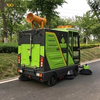 Balayeuse de route électrique SW-BR 230/240 R 4W avec commandes ergonomiques et cabine fermée spacieuse et grande visibilité