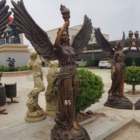 Statue de sirène en bronze grandeur nature, patine verte antique, sculpture de sirène sur roche pour la décoration de piscine et de jardin