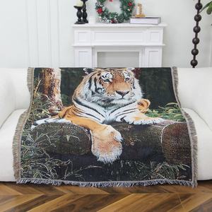 Selimut <span class=keywords><strong>Tapestry</strong></span> Tenun Desain Kustom MOQ Rendah dengan Selimut Jacquard <span class=keywords><strong>Tapestry</strong></span> Kustom untuk Berbagai Kegunaan - Product Image 3