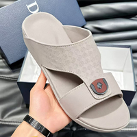 Chaussons pour hommes antidérapants et résistants à l'usure, style simple, nouvelle conception, décontractés, pour l'extérieur, la plage, à bout ouvert, pour l'été – Grande Vente