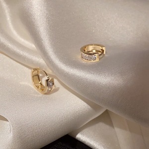 En 2024, un Nuevo Producto de Accesorios Más Vendido en Xiaohongshu, Estilo Xiaoxiang, Círculo de Lujo Ligero con Incrustaciones de Diamantes S925 - Product Image 1