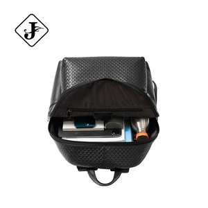 Sacs à <span class=keywords><strong>dos</strong></span> personnalisés en cuir de vache véritable pour hommes, sac à <span class=keywords><strong>dos</strong></span> noir tendance, sac à <span class=keywords><strong>dos</strong></span> d'affaires en cuir véritable pour hommes, sac pour ordinateur portable - Product Image 3
