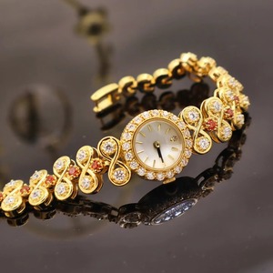 Reloj de Cuarzo de Lujo Personalizado al por Mayor para Mujer, de Latón, con Cristal, Ligero, con Puntero, Resistente al Agua 3BAR, con Cadena de Diamantes Brogue - Product Image 4
