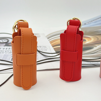 Étui à rouge à lèvres en cuir PU durable avec cordon, pochette portable pour baume à lèvres, pochette à rouge à lèvres à suspendre au cou, accessoires de maquillage