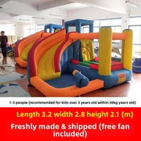 Château gonflable familial pour enfants, petit modèle d'extérieur et d'intérieur pour usage domestique, avec toboggan et trampoline.