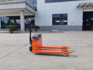 Nuevo Transpaleta Eléctrico de 2T con Batería de Plomo-Ácido, Neumático Sólido, 48V 32A, IP44 Impermeable, para Uso en Interiores en Plantas de Fabricación - Product Image 6