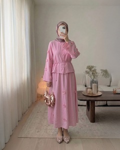 Set Modesto Loriya con Top e Gonna in Poliestere Ricamato Floreale, Abaya per Donne Musulmane, <span class=keywords><strong>Abbigliamento</strong></span> Islamico Autunnale da Cerimonia - Product Image 1