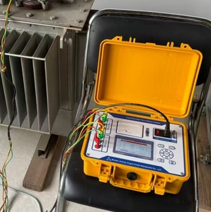 เครื่องทดสอบอัตราส่วนรอบหม้อแปลงไฟฟ้าสามเฟสความแม่นยำสูง พร้อมตัวเลือกภาษาอังกฤษ/สเปน/รัสเซีย/จีน 4 ภาษา - Product Image 1