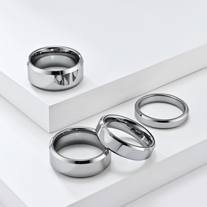 Anillos de tungsteno de oro de 18K a la moda para hombres, mujeres, parejas, alianzas de boda, acabado mate, centro, bordes biselados de alto pulido, ajuste cómodo - Product Image 2