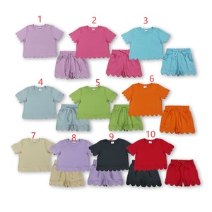 Ensemble court 2 pièces en coton pour petites filles, couleur unie, bord festonné, prêt à expédier, tenues d'été de boutique en gros - Product Image 1