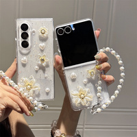 Étui de téléphone élégant et raffiné avec fleur d'iris, perles et cœur scintillant pour Samsung Galaxy Z Fold 7, avec dragonne perlée pour Z Flip 7-3