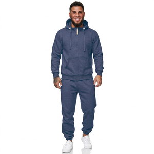 Conjunto Deportivo Personalizado de 420 g/m², 100% Poliéster, Cortavientos, Transpirable, con Diseño de Huellas de Animales, Unisex, Sudadera con Cremallera Completa y Pantalones Deportivos, Color Verde Militar - Product Image 1