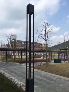 Lampadaire de jardin extérieur en fer avec abat-jour en verre LED 2700K IP66 Ampoule A19 non amovible AC 220V Alimenté par énergie solaire avec détecteur de mouvement et variateur d'intensité - Product Image 2