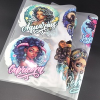 Vente en gros de vêtements plastisol prêt à presser DTF transfert de chaleur conceptions logo fer sur autocollant pour T-shirts