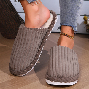 Chaussons doux et confortables pour l'hiver, en peluche, pour femmes, confortables, en EVA, personnalisables - Product Image 2