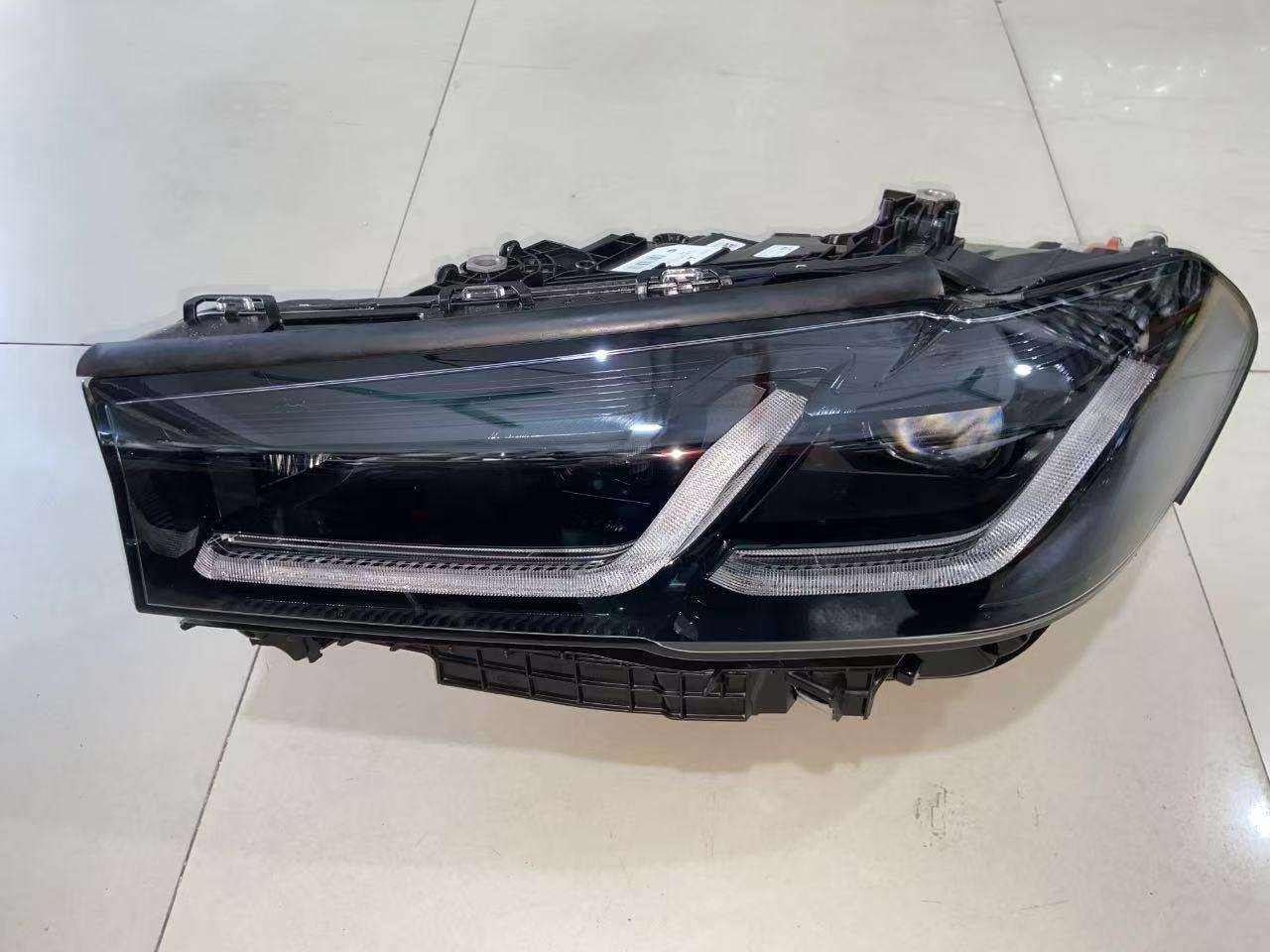 สีขาวอบอุ่น